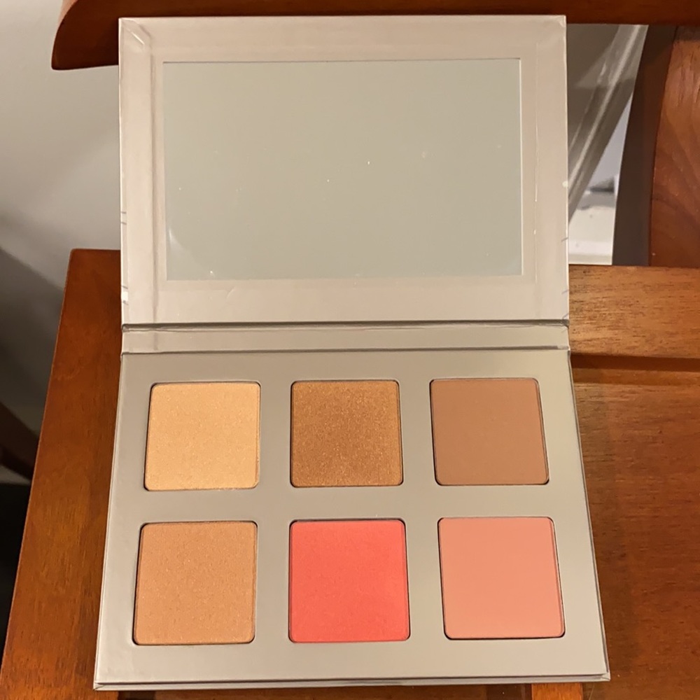 Iconic London Blush and Bronzer palette